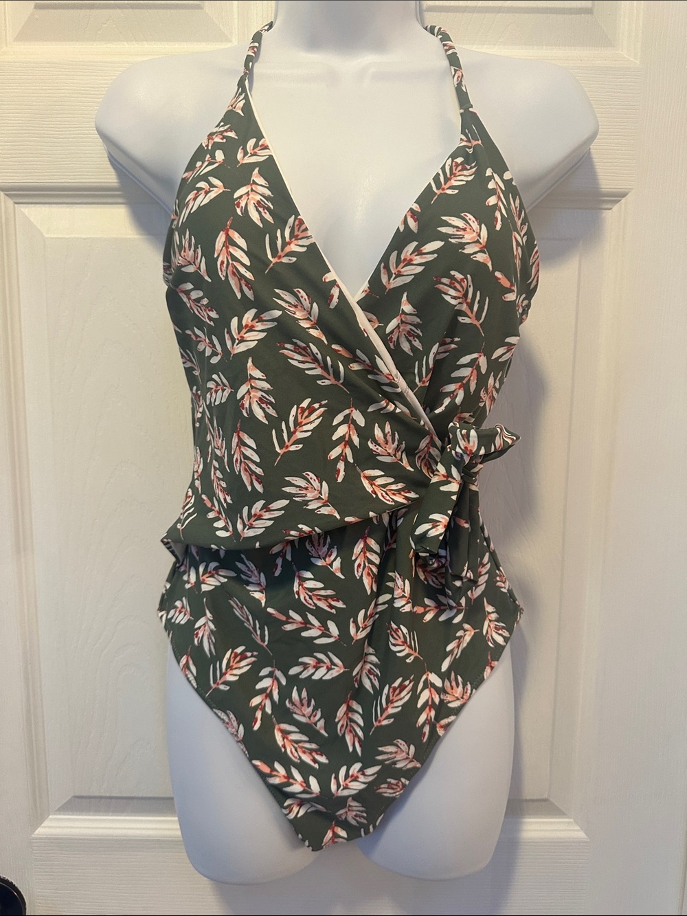 Cupshe Olive Green Leaf Print Ruffle Tie One-Piece Swimsuit size M